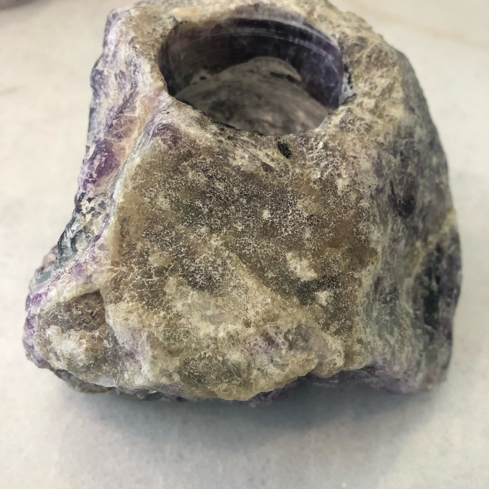 🪷 Natural Ruff Amethyst Candle Holder - Picture 2 of 4